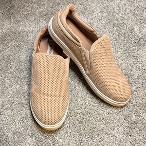 Steve Madden Whilma Women size 9 slip on flat shoes perforated design